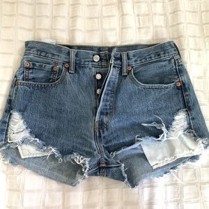 LEVI JEAN SHORTS - size 29